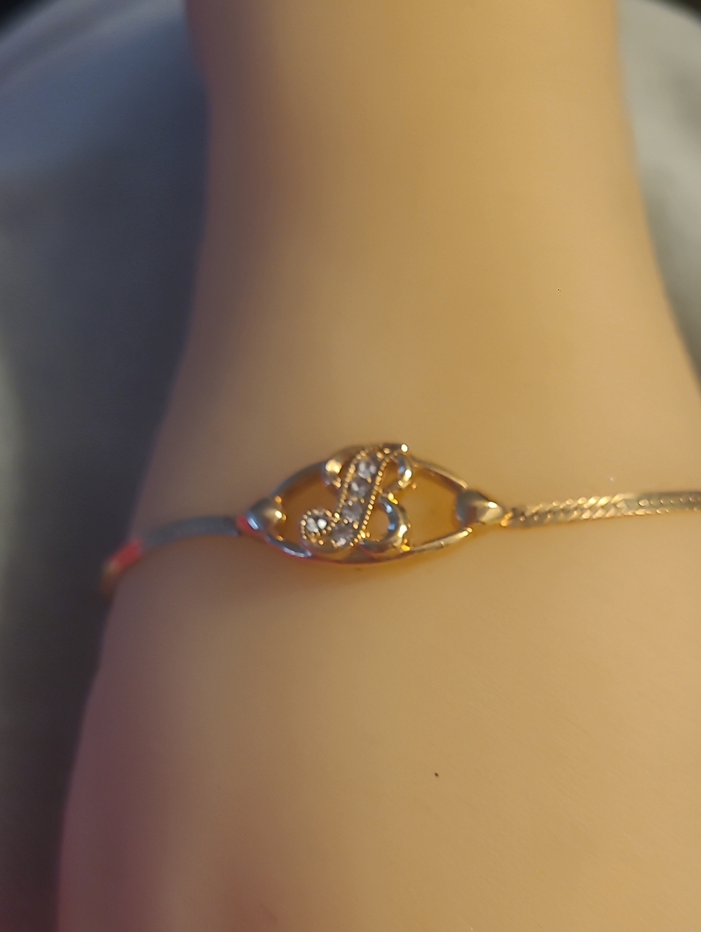 Avon Initial B BRACELET